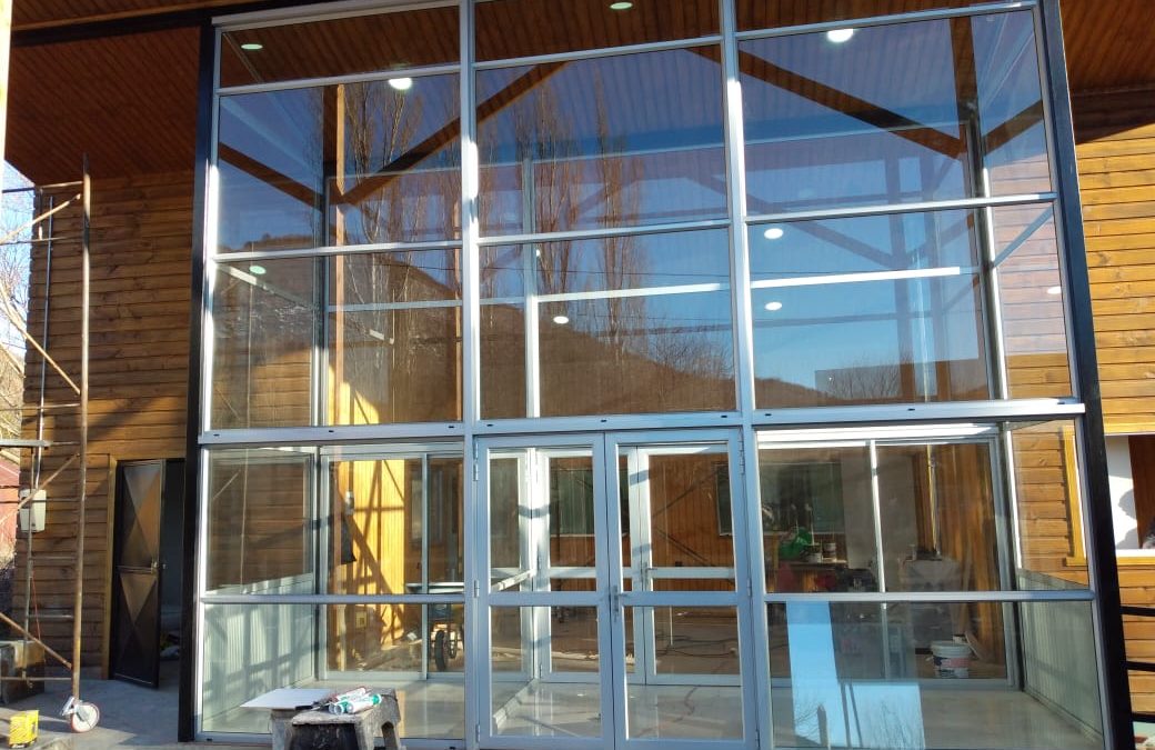 Fabricación e Instalación de Muro Aluminio